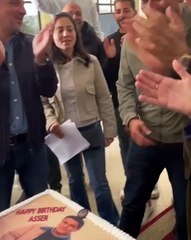 آسر ياسين يحتفل بعيد ميلاده برفقة فريق مسلسل "قلبي ومفتاحه"