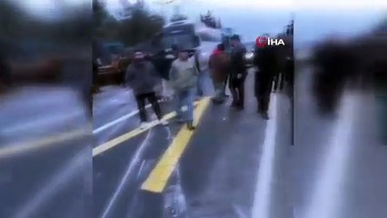 Tır Devrildi, Yol Kapandı!