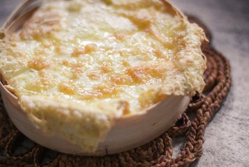 Recette d’hiver : cette célèbre cheffe revisite l’incontournable Mont d’Or rôti au four avec 2 ingrédients inattendus