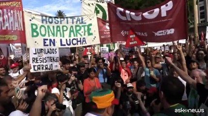Proteste in Argentina contro le riforme sanitarie di Milei