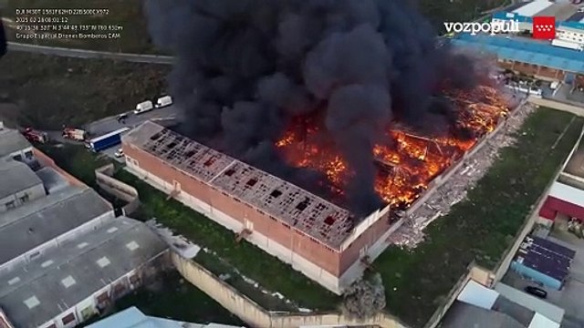 Imágenes de un dron del incendio de nave industrial en Fuenlabrada