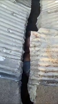 Homem fica 'entalado' em galpão ao durante fuga da polícia