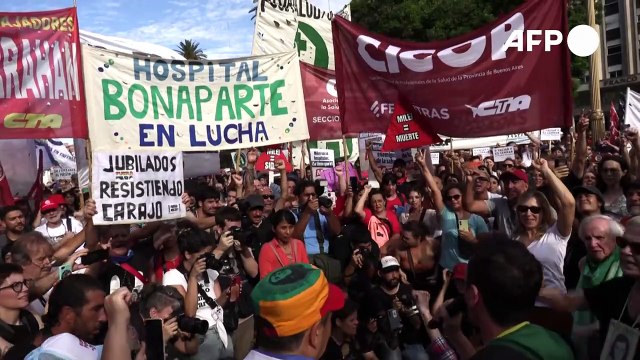 Trabajadores sanitarios de Argentina protestan contra recortes de Milei a la salud pública