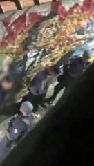 PM dá tapa e aponta arma para rosto de jovem durante abordagem: 'Tem que ser na cara para estragar o velório'