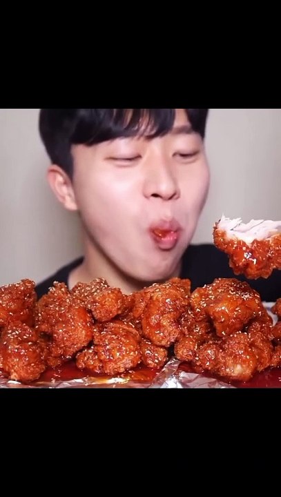 Follow for more ASMR videos🌮🍟 Credits: @seabear100 #mukbang #asmr #fastfood #asmreating