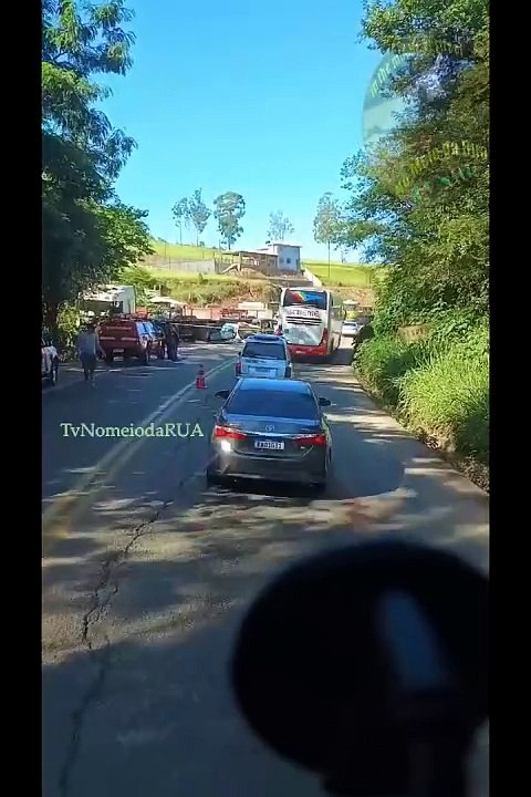BR381 carreta colide de frente com caminhonete próximo ao Graal João Monlevade MG NorteBH