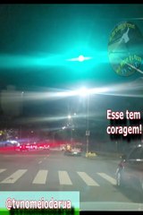 Debaixo do nariz dos GUARDAS esse tem coragem