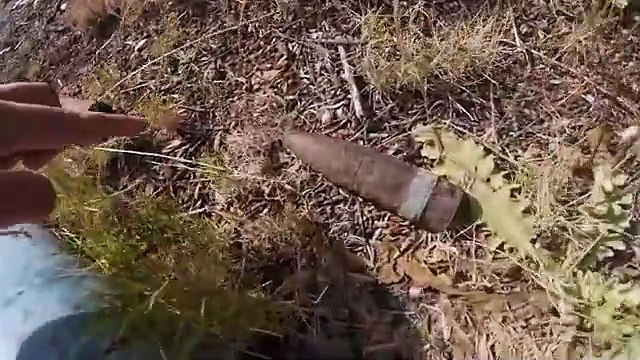 ON TOMBE SUR UN BUNKER NAZI fermé depuis 40 ANS rempli de munitions. ( obus , Ferrari ... )