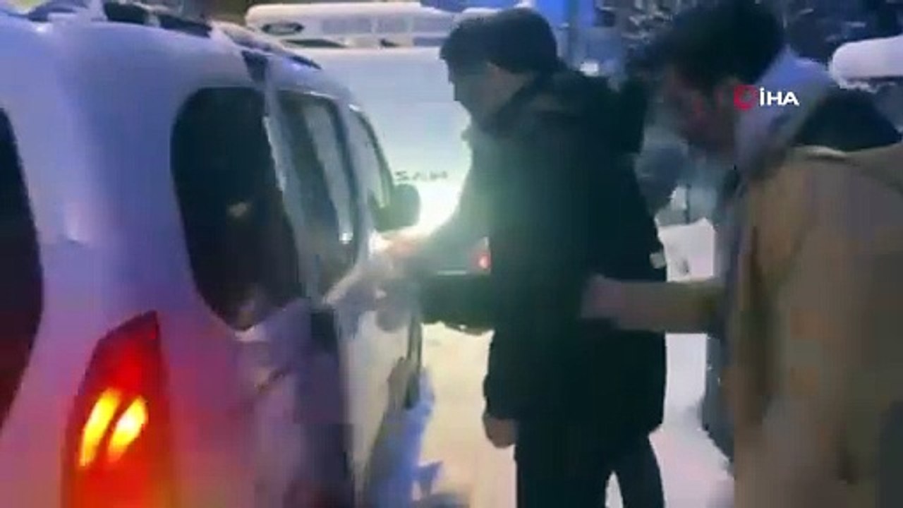 Para sayma makinesi bile ayırt edemiyor: Milyonlarca sahte dolar ve euro ele geçirildi