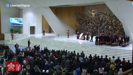 El Papa ha pasado la noche "tranquilamente" y ahora "está descansando"