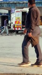 एमपी में प्रेग्नेंट महिला के परिवार से साफ करवाया एम्बुलेंस में लगा खून