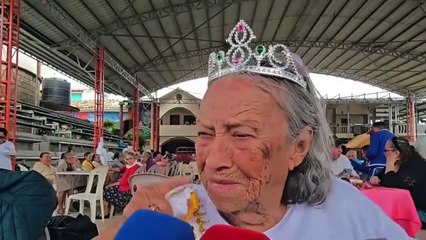 Hondureña celebra sus 100 años siendo coronada como reina en Copán