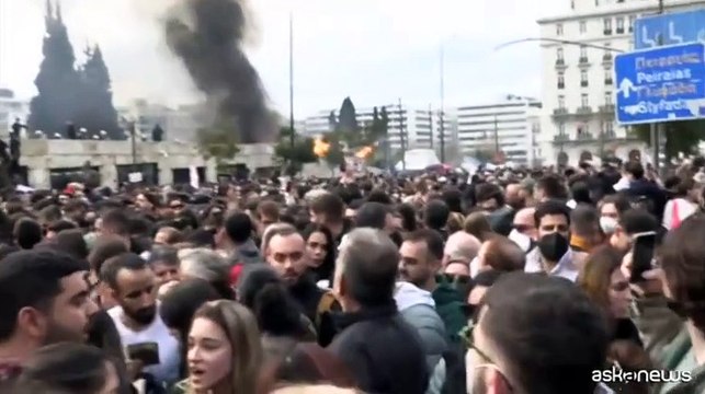 Scontri ad Atene alla manifestazione per tragedia ferroviaria 2023