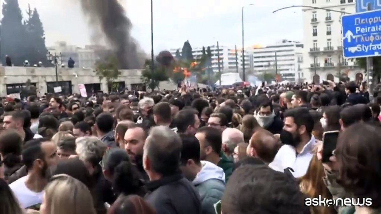 Scontri ad Atene alla manifestazione per tragedia ferroviaria 2023