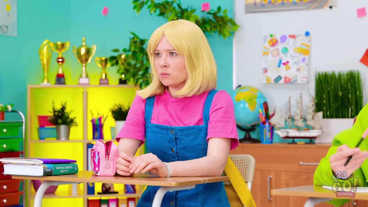 POOR vs. RICH MAKEUP HACKS 💄 || Easy Fashion & Beauty Tricks for Any Budget by 123 GO SCHOOL