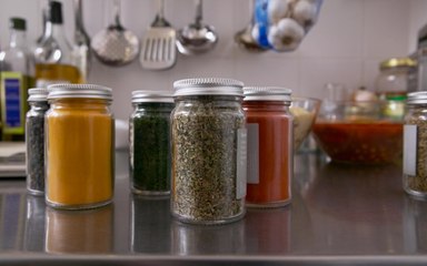 Curcuma, pepe e peperoncino: il tris anti aging in un barattolo