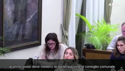 "Sei incinta? Dimettiti", polemica per la frase della consigliera FdI