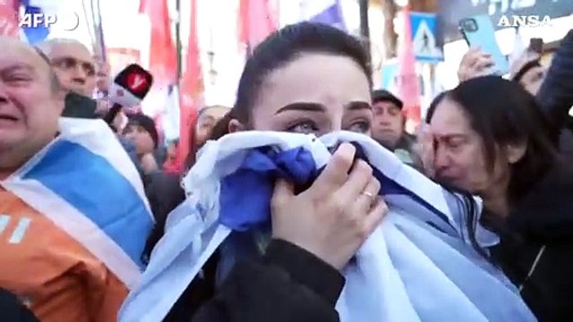 In Israele folla in strada per funerali di bimbi e mamma Bibas