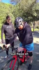 Ibai aprendiendo a montar en bicicleta