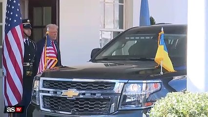 El sorprendente gesto que Trump hizo a la prensa nada más saludar a Zelensky