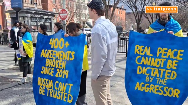 Manifestanti pro Ucraina davanti alla Casa Bianca