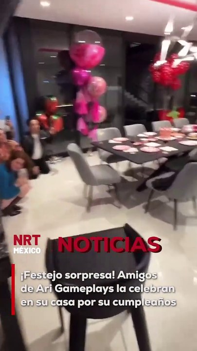 La popular streamer Ari Gameplays fue sorprendida por sus amigos con una fiesta especial en su hogar. La reacción de la cumpleañera se volvió viral.