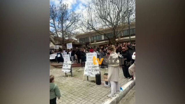 Συγκέντρωση διαμαρτυρίας για τα Τέμπη στο Μώλο Φθιώτιδας.