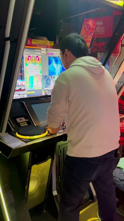 OMG Les Salles de Jeux Vidéos au Japon 😱😳🇯🇵