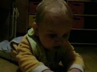 080503 - thibault sur le ventre