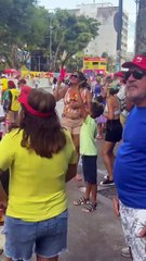 BNews Folia: Viviane Tripodi canta hit viral de Ivete Sangalo e agita foliões