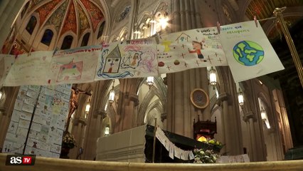 Feligreses españoles rezan por la salud del Papa Francisco