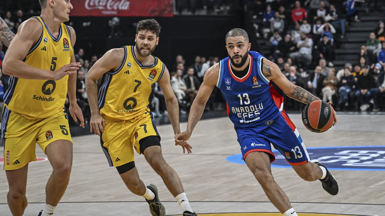 Krachende Dunks inklusive: Anadolu Efes lässt Alba keine Chance