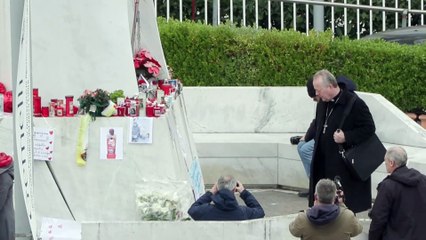 El papa Franciso debe permanecer con oxígeno