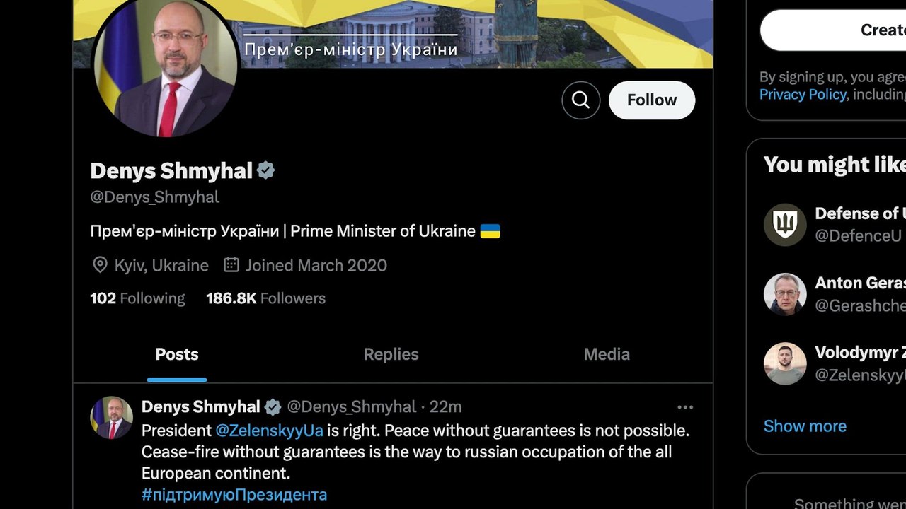 Ukraine officials rally behind Zelensky after explosive Trump meeting