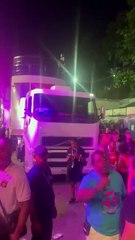 Produção de Anitta impede trio de apoio de "passar na frente" da cantora  e gera confusão