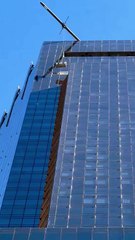 Trabalhadores são resgatados de andaime no 78º andar