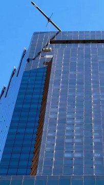 Trabalhadores são resgatados de andaime no 78º andar