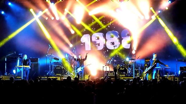 Pseudo Echo - Listening