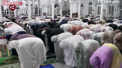 Ribuan Jamaah Melaksanakan Salat Tarawih Perdana di Masjid Raya Baiturrahman