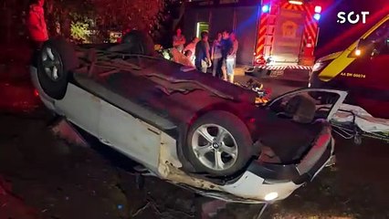 Quatro pessoas ficam feridas em capotamento na PR-180, em Cascavel