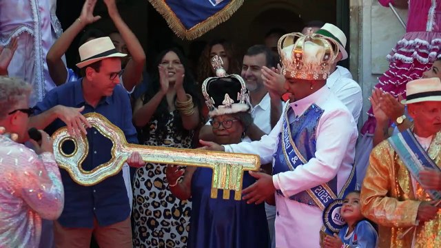 Rei Momo recebe as chaves da cidade