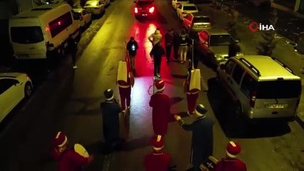Sahura mehteranla kalktılar