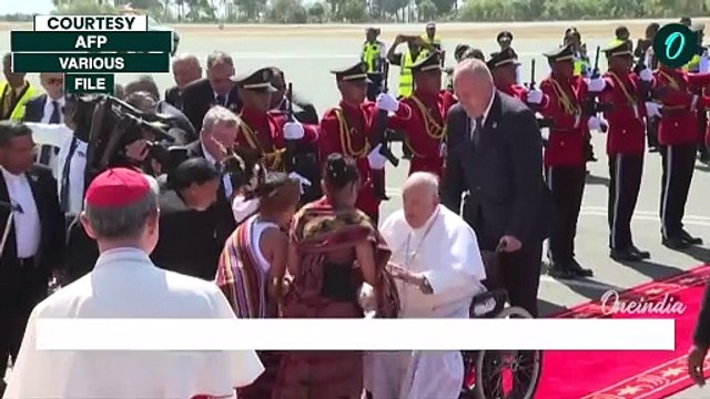 Pope Francis' Health takes U-Turn: Severe Breathing Difficulties, Vomiting, Double Pneumonia Battle