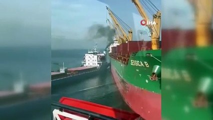 Limandan çıkan gemi, başka bir gemiye çarptı... O anlar kamerada
