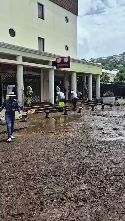 Saint-Gilles-les-Bains, opération nettoyage centre-ville après Garance