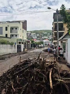 Cyclone Garance : Opération nettoyage à Saint-Gilles-les-Bains