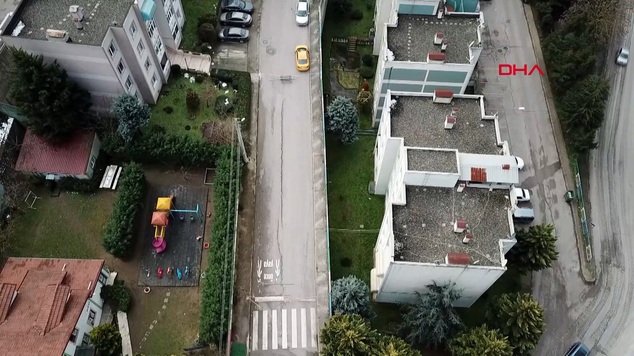 Kar yağışından sonra yarık büyüdü! Yol trafiğe kapatıldı