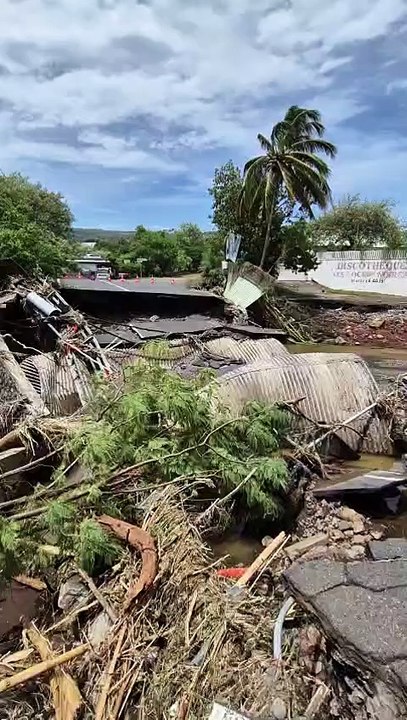 Une ravine emportée à l'entrée de Saint-Gilles-les-Bains