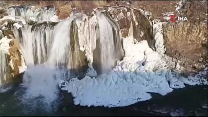 Şelale buz tuttu ortaya bu manzara çıktı!