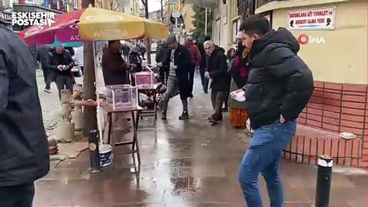 Eskişehir'de cami cemaati dilencilere isyan etti: "Huzur bırakmadılar"